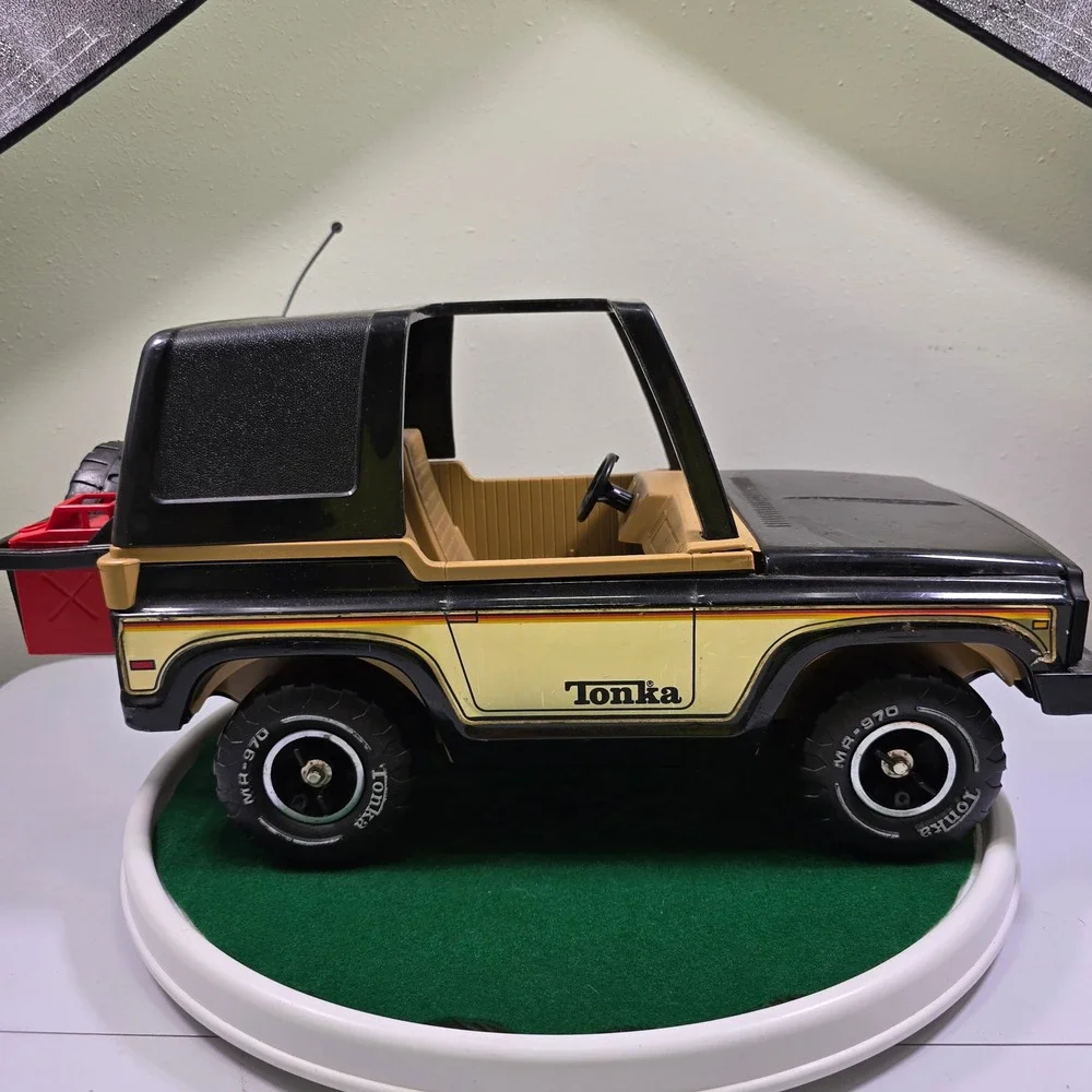 Vintage Tonka MR-970 4x4 Jeep Renegade Truck Black Tan Made in USA Pressed Steel